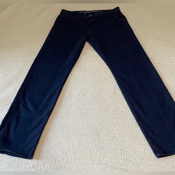 Like new! Dockers Original Alpha Khaki Navy Blue Pants Size 34/32 - Picture 4 of 8